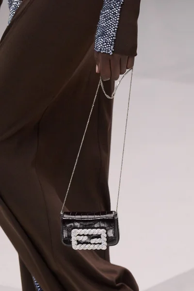 Look 77